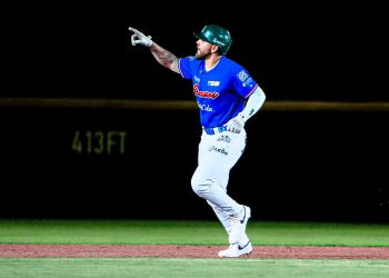 Los Bravos de León vencen 18 por 11 a los Olmecas de Tabasco; aseguran la serie