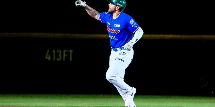 Los Bravos de León vencen 18 por 11 a los Olmecas de Tabasco; aseguran la serie