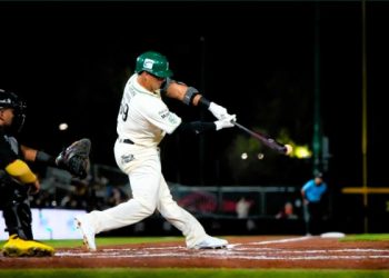 Los Bravos completan la barrida y regresan al .500 con tremenda remontada