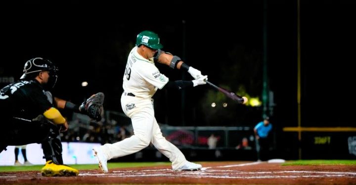 Los Bravos completan la barrida y regresan al .500 con tremenda remontada