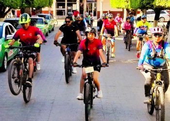 Familias de Silao pedalean por el medioambiente en rodada dominical