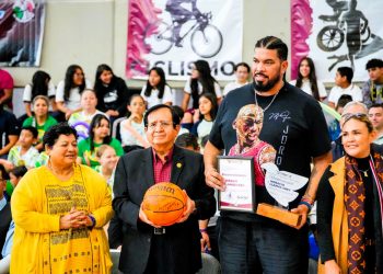 Horacio Llamas inspira a la comunidad de Celaya con mensaje de superación