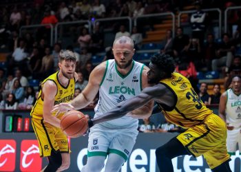 Sucumben Abejas de León ante Panteras en su primera derrota del año