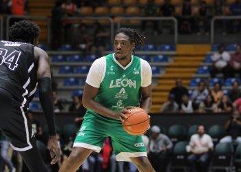 ¡Debut victorioso! Abejas de León derrota a Panteras en el Domo de la Feria