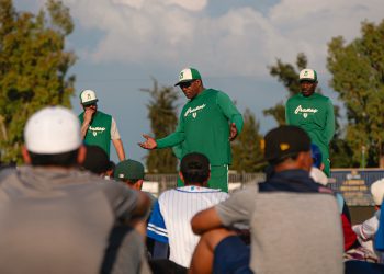 Encabeza Miguel Tejada tryouts de Bravos de León con más de 100 jóvenes promesas