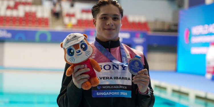 Osmar Olvera logra su segunda plata en el Mundial de Deportes Acuáticos Singapur 2025