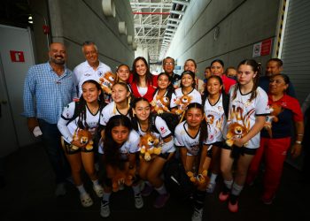 Visita Alejandra Gutiérrez a participantes del Festival Nacional de Voleibol Infantil y Juvenil