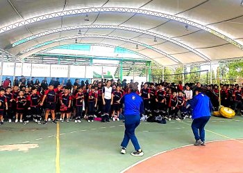 350 estudiantes del Instituto California de León participan en jornada de activación física