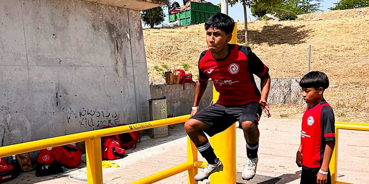 Joven futbolista de Celaya demuestra su talento en torneo internacional de Madrid