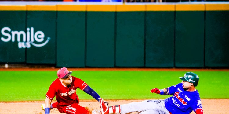 El Águila vuela alto y aplasta a los Bravos 10-4