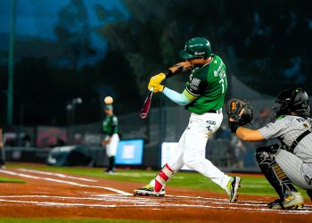 Los Bravos remontan y aseguran victoria de infarto ante Leones en La Fortaleza