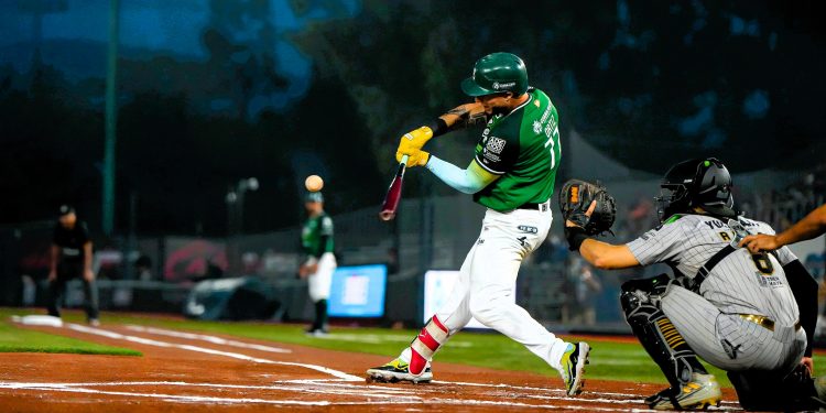 Los Bravos remontan y aseguran victoria de infarto ante Leones en La Fortaleza