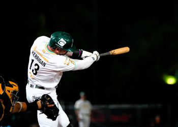 Los Pericos se imponen a los Bravos en La Fortaleza en el arranque de la serie