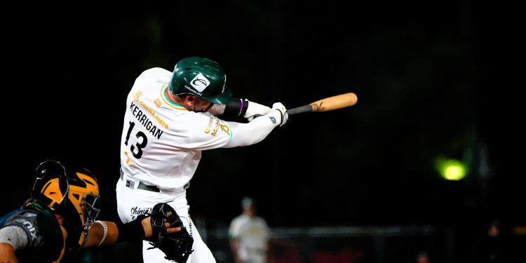 Los Pericos se imponen a los Bravos en La Fortaleza en el arranque de la serie