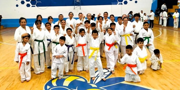 Yuishinkan América fortalece el karate-do en Guanajuato con seminario de actualización
