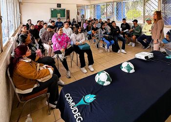 Estudiantes de la Universidad de León visitan las instalaciones deportivas de COMUDEG