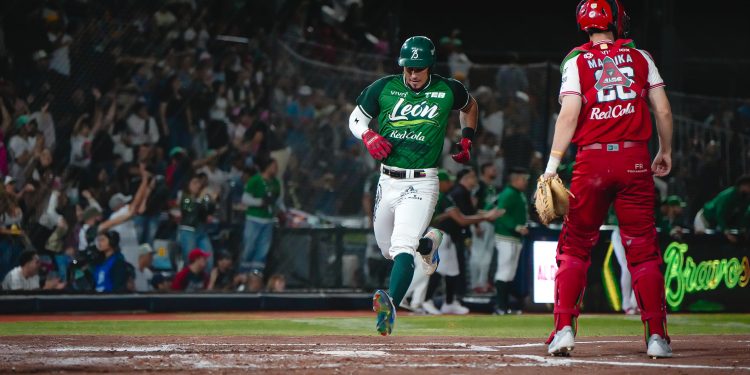Bravos de León cae ante Diablos Rojos y se juega su última carta por playoffs