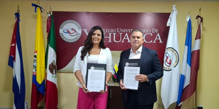 Firman convenio CODE Guanajuato y Colegio Universitario Yahualica