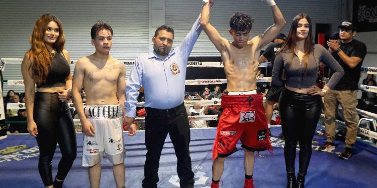 César Rivera mantiene su invicto ante Daniel González en la función Talento Leonés V