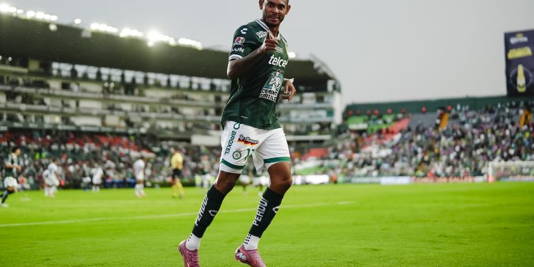 León golea a Querétaro en gran tarde de Ismael Díaz