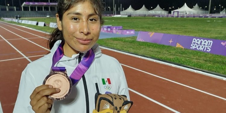 Asunción 2025: ¡De bronce! Luz Guadalupe Rocha entrega la medalla 10 que aporta Guanajuato