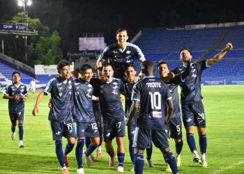 Lobos ULMX muerde de nuevo y vence a Avispones de Chilpancingo