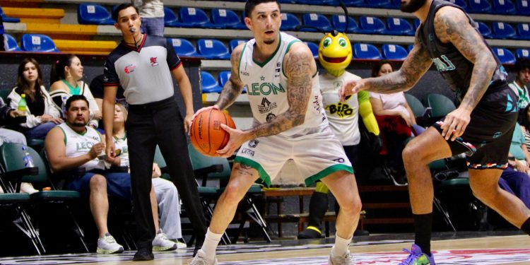 Abejas de León deja escapar el triunfo ante el líder Soles de Mexicali