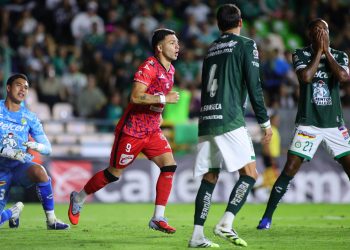 León se desdibuja y Berizzo queda en la cuerda floja tras empate con Mazatlán