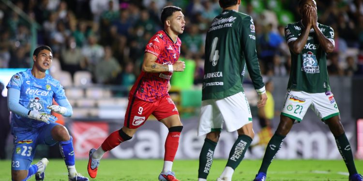 León se desdibuja y Berizzo queda en la cuerda floja tras empate con Mazatlán