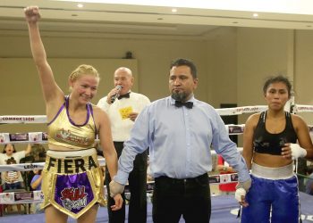 Devora Guadalupe ‘La Fiera’ Atilano a ‘La Colocha’ Balboa en Noche de Talentos