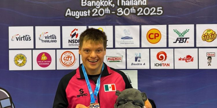Steven Martínez brilla en el Mundial Virtus de natación en Tailandia