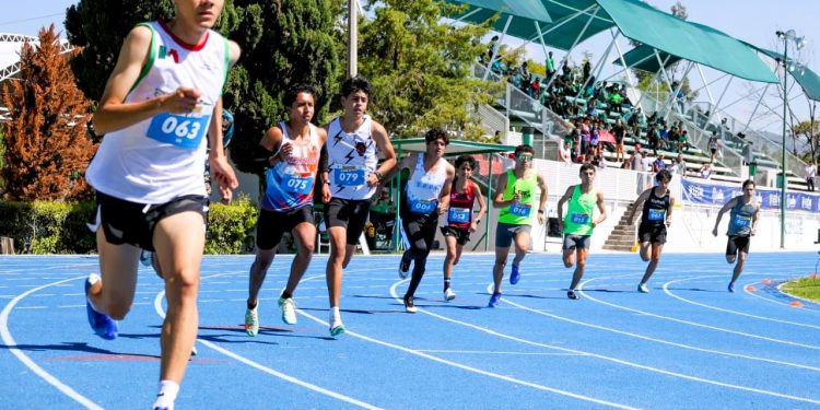Más de 100 jóvenes atletas compitieron en el Campeonato Estatal de Medio Fondo y Fondo en León