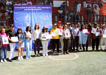 Seis nuevos «inmortales» ingresan al Salón de la Fama del Béisbol Municipal de Guanajuato