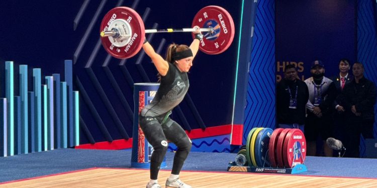 Se mete Andrea de la Herrán en el top 8 en los 53kg del Mundial de Halterofilia 2025