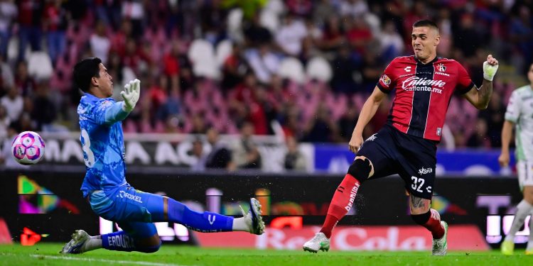 León, incapaz de tirar a gol, sufre nueva derrota ante Atlas