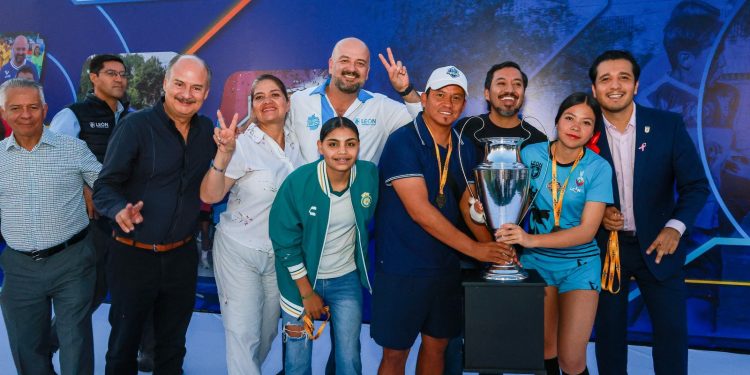 Copa Somos León: Reconocen a sus campeonas y arranca el torneo varonil