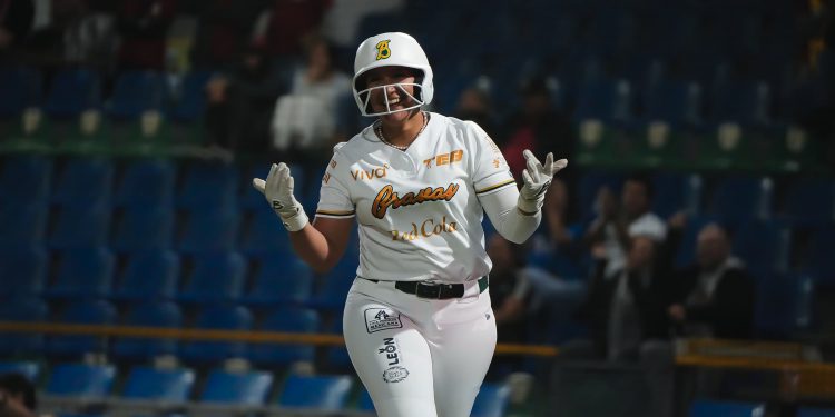 Diana Árcega deja atrás una lesión y vuelve a su tercer año en Bravas de León