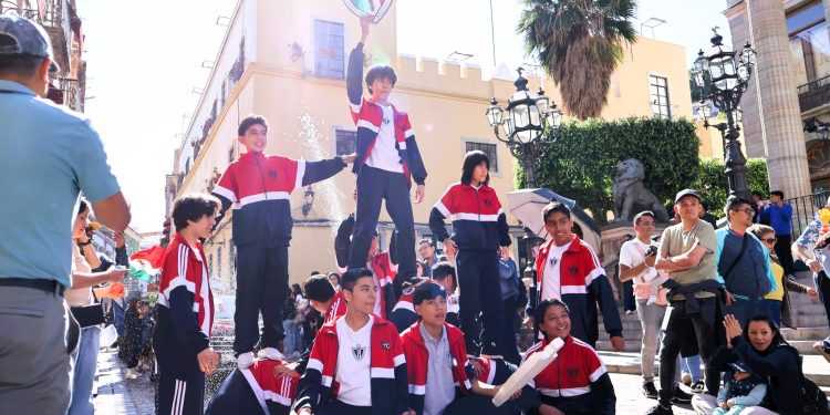 Guanajuato Capital conmemora 115 años de la Revolución Mexicana con desfile cívico-deportivo