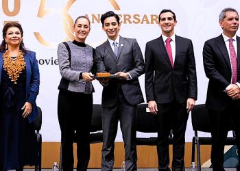 Donovan Carrillo recibe el Premio Nacional de Deportes 2025 en ceremonia del 50 aniversario
