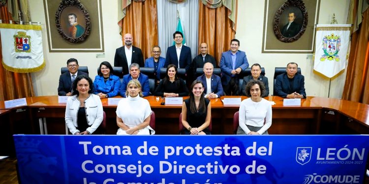 Toma protesta el nuevo consejo de COMUDE León