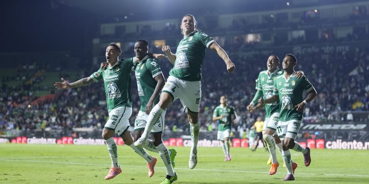 León muestra un rostro renovado y debuta con triunfo ante Cruz Azul