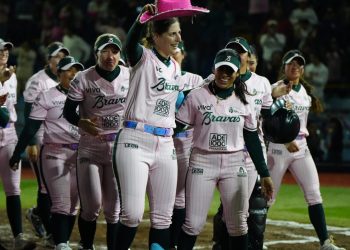 Parten Bravas de León a su primera gira del año; visitan a Sultanes Femenil