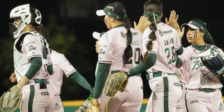 Bravas de León abre temporada con derrota ante Naranjeros Femenil