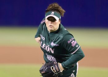 Rachel García hace historia con 16 ponches en victoria de Bravas de León