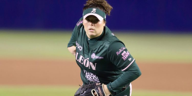 Rachel García hace historia con 16 ponches en victoria de Bravas de León