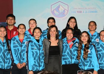 Con Yuri a la cumbre… Laura González ascenderá por tercera vez el Everest en memoria de su esposo