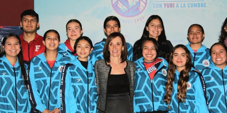 Con Yuri a la cumbre… Laura González ascenderá por tercera vez el Everest en memoria de su esposo