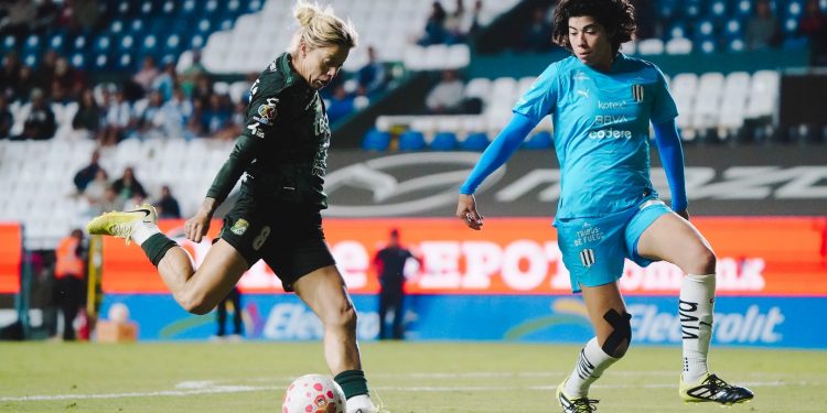 León Femenil domina pero apenas le alcanza para el empate ante Rayadas