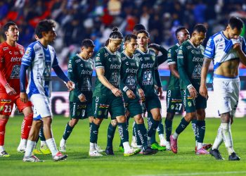 Dos errores le cuestan caro al León, que sufre su primera derrota ante Pachuca