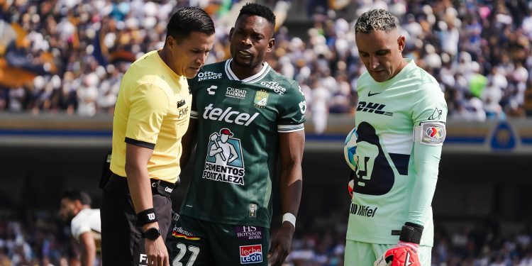 León no sostiene la ventaja y cede el empate ante Pumas; Cambindo se estrena como Fiera